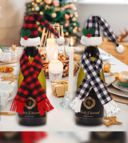Plaid Christmas Wine Bottle Set